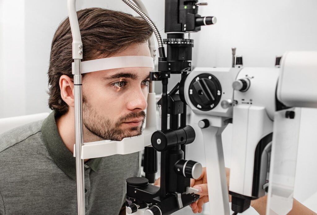 Read more about the article Exploring the Benefits of Surgery LASIK: A Modern Approach to Vision Correction